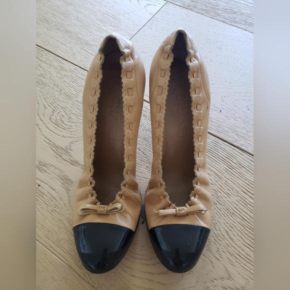 Chanel cap toe vintage pumps - Picture 1 of 6